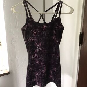 Activewear tank top with built in shelf bra